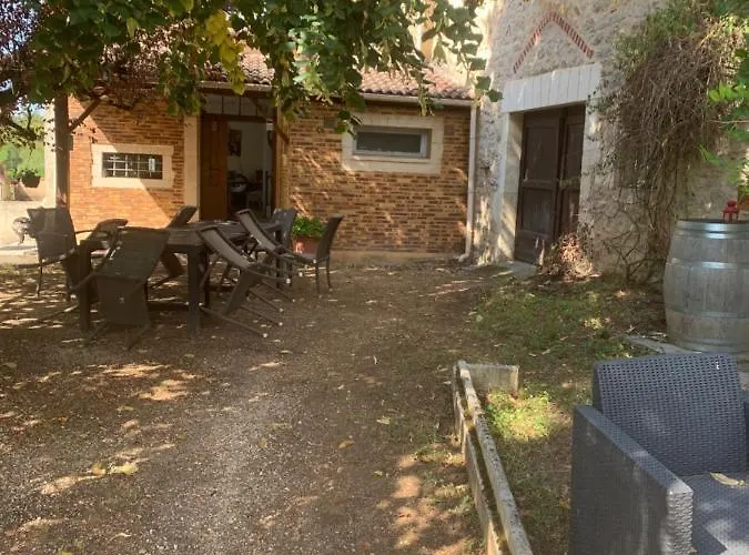 Les De La P'tite Vallee Bed & Breakfast